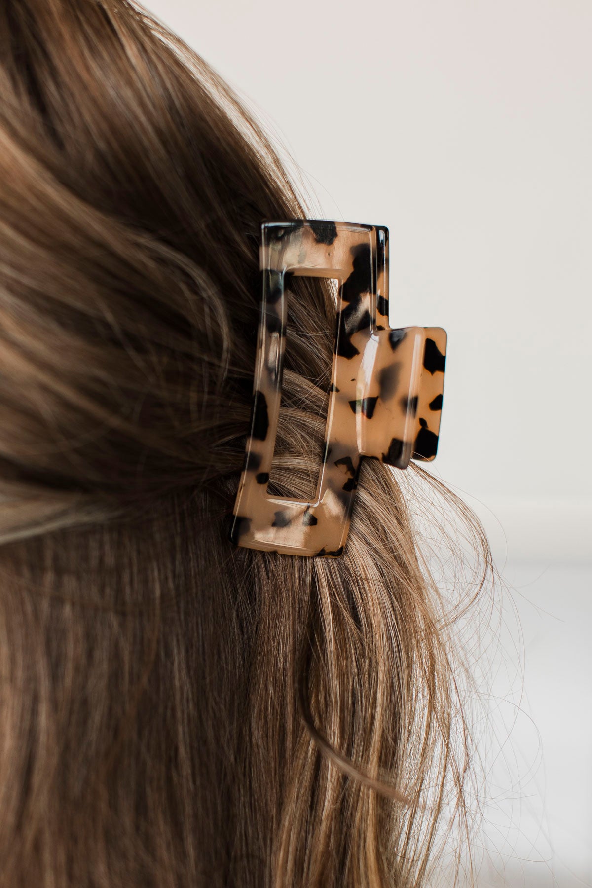 Looking At You Claw Hair Clip- Tan & Black