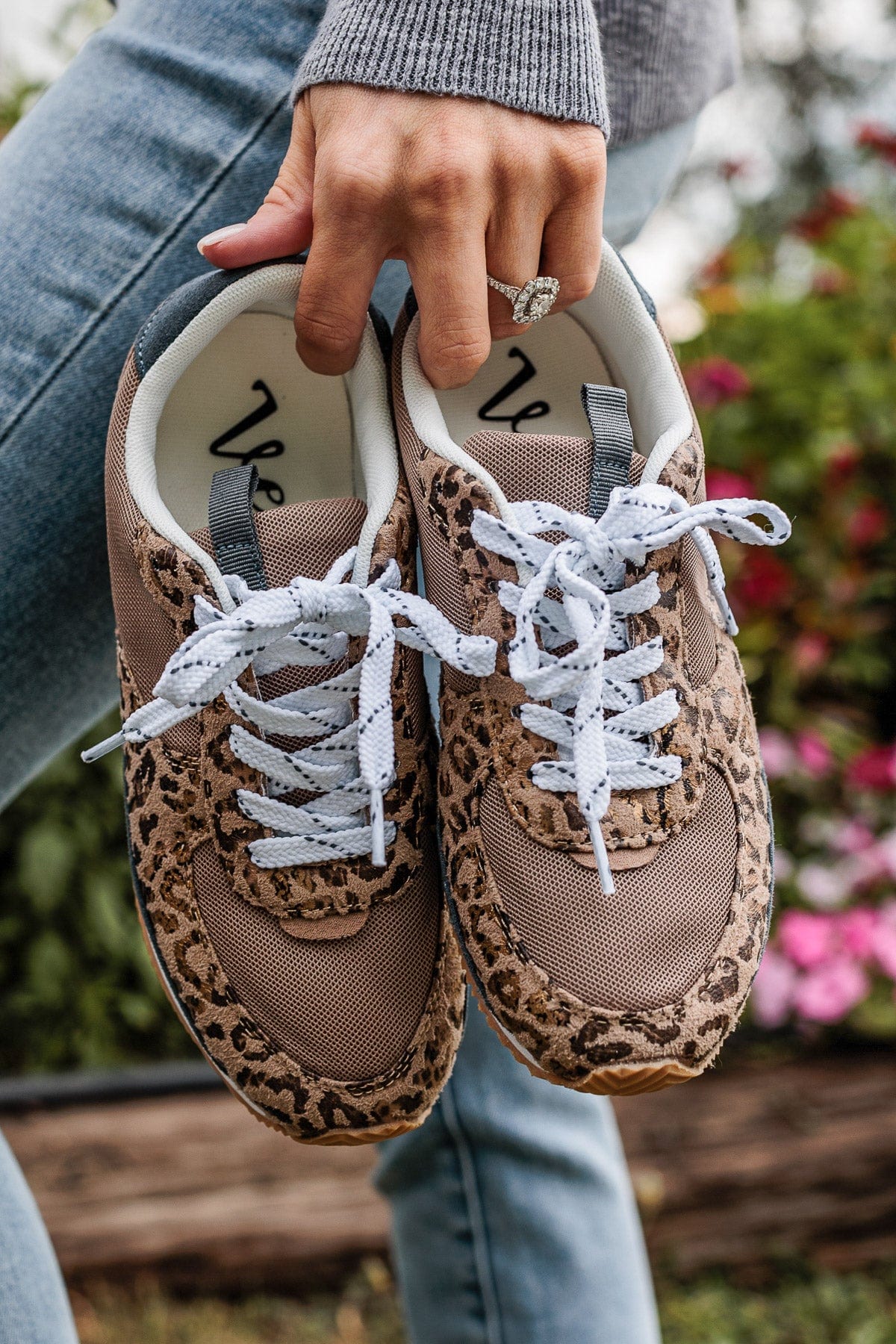 Very G Runner 2 Sneakers- Taupe – The Pulse Boutique