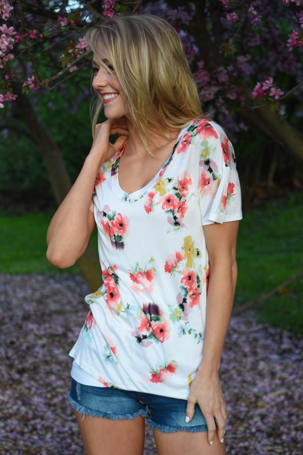 Go To Floral V-Neck – The Pulse Boutique