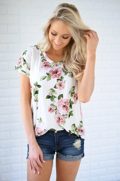 Pretty Things Ivory Floral Top – The Pulse Boutique