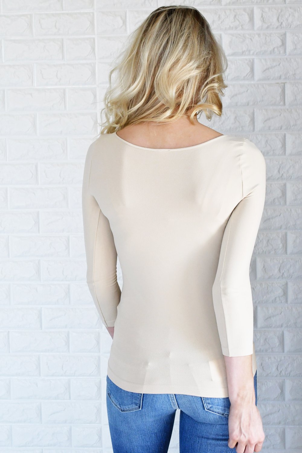 Women's 3/4-Sleeve Seamless Scoop Neck Top (3/4-Sleeve - White, One Size)  at  Women's Clothing store