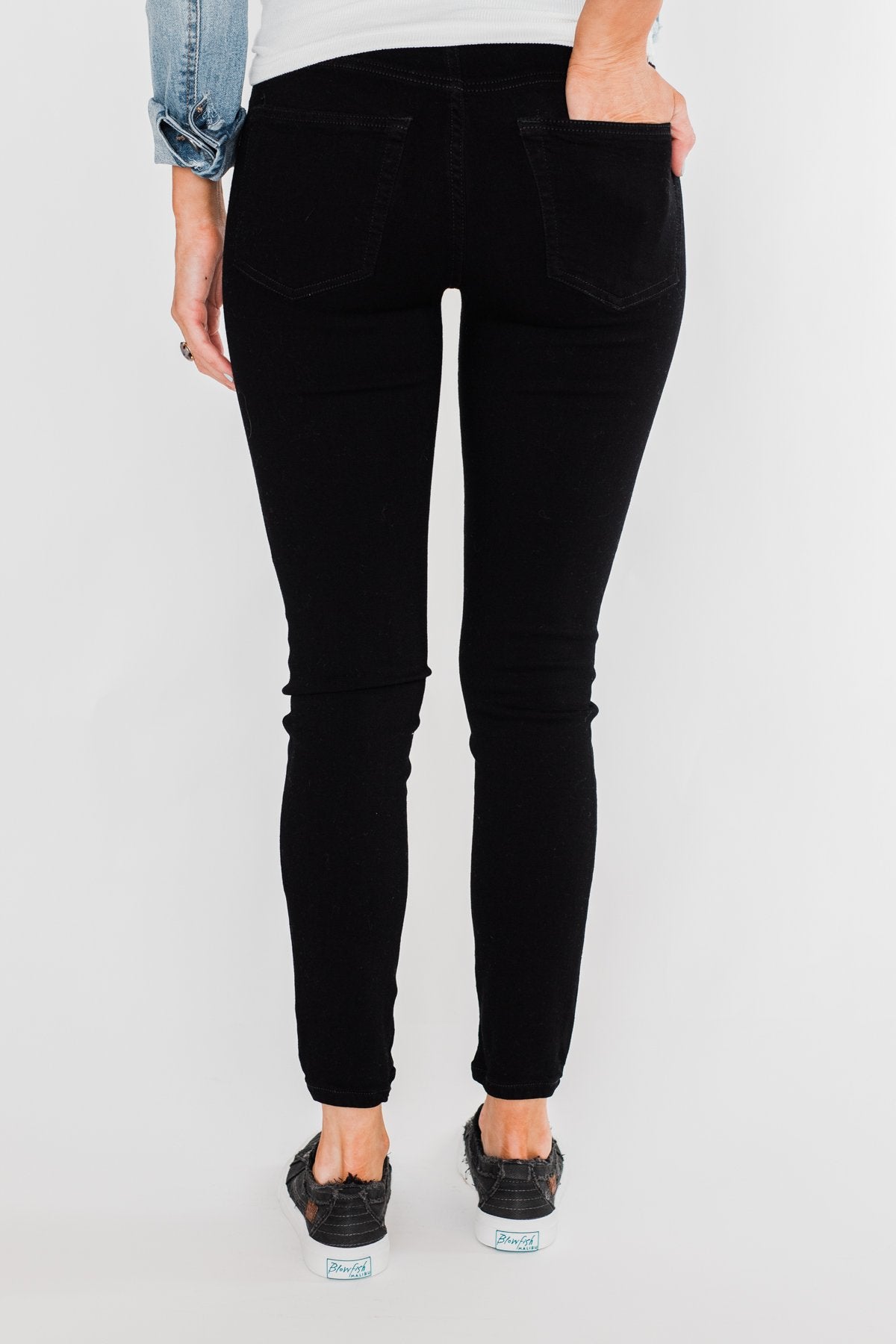 Sneak Peek Non-Distressed Jeans- Black – The Pulse Boutique