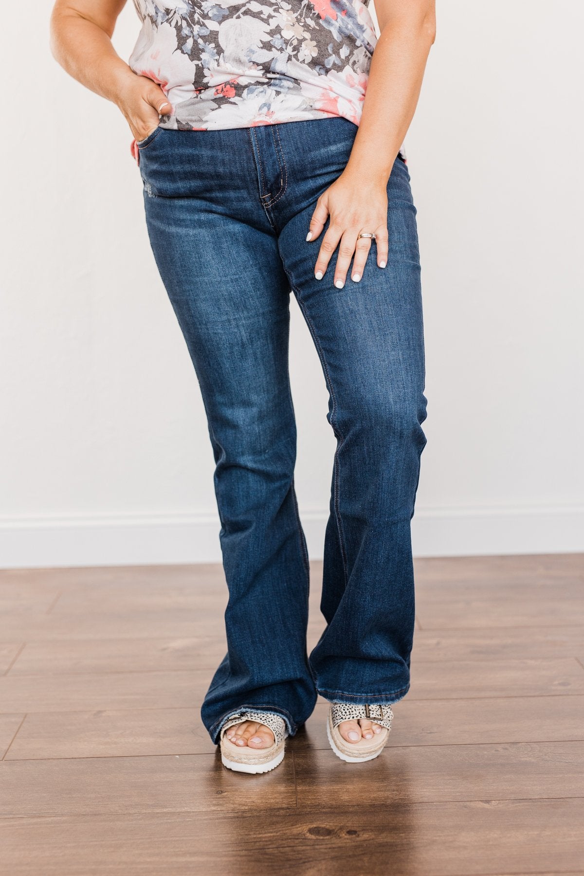 Vervet Mid-Rise Flare Jeans- Elizabeth Wash