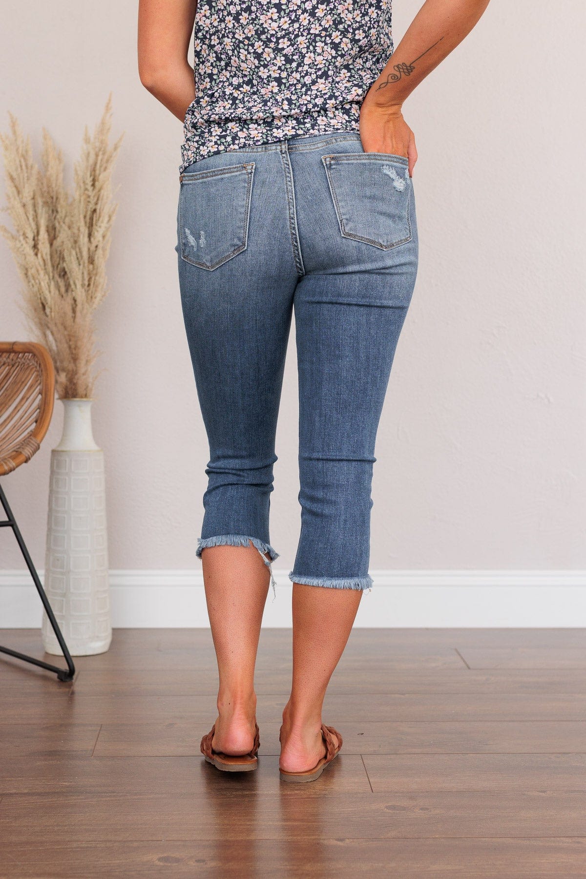 Judy Blue Kelly Capri Jeans - Light Wash | Perfect Fit