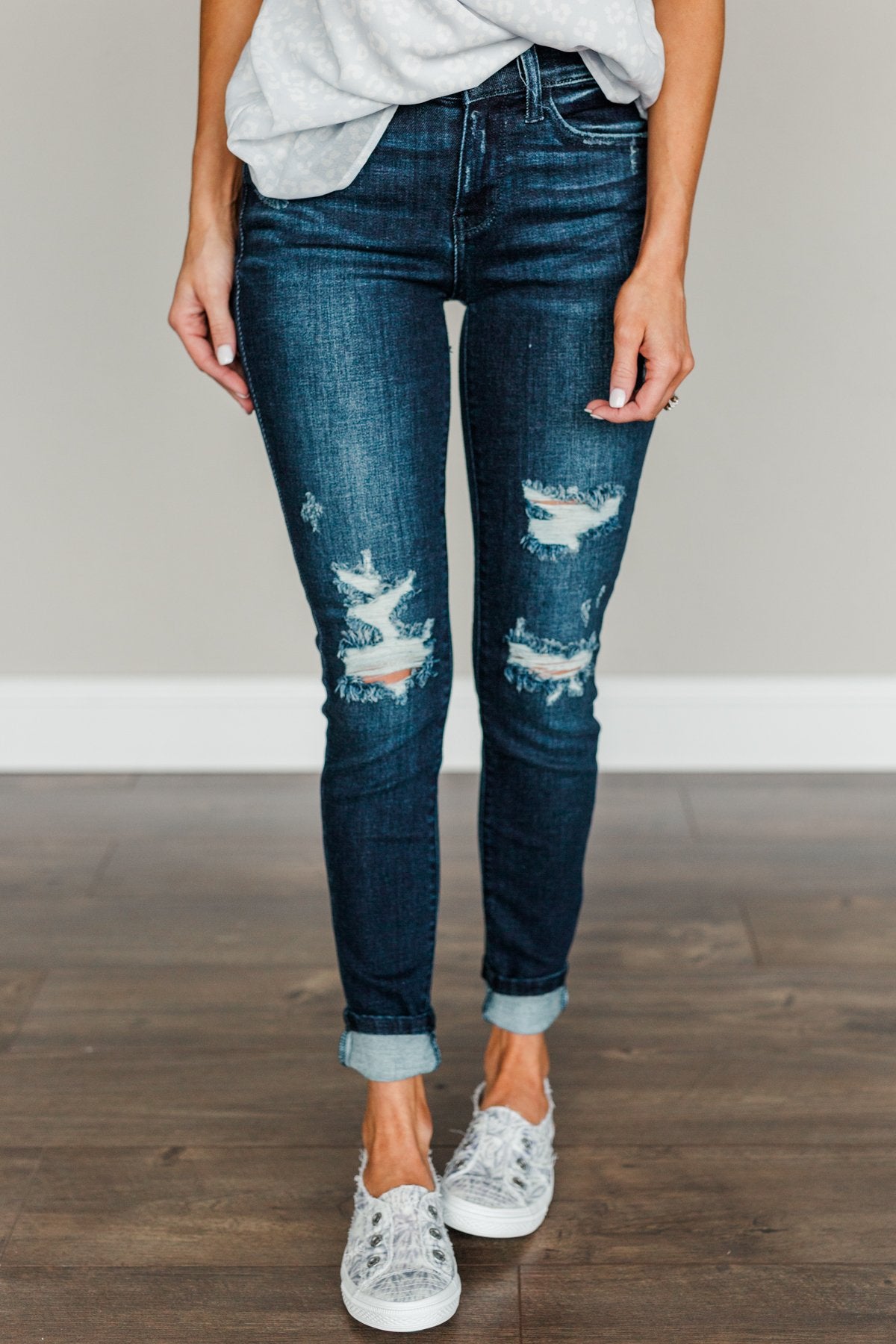 Judy Blue Distressed Skinny Jeans- Samantha Wash – The Pulse Boutique