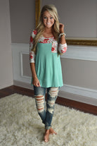 Spring Garden Floral Top ~ Mint